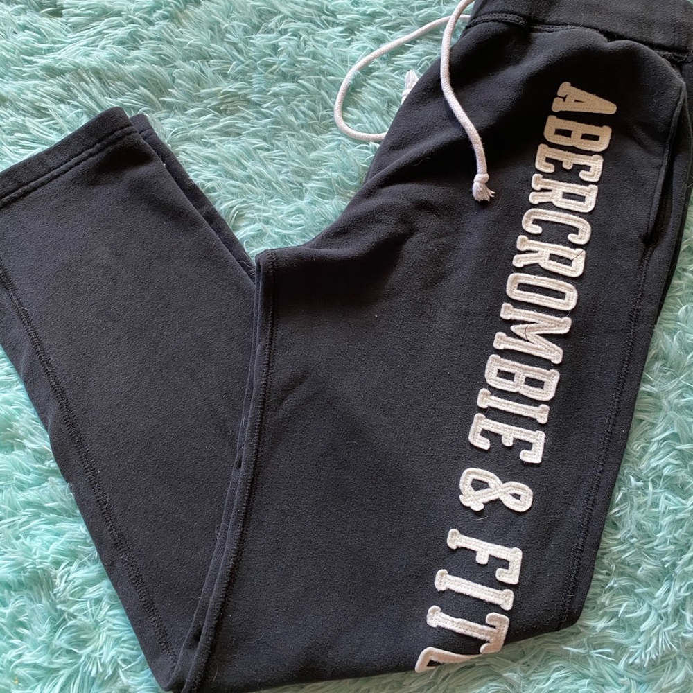 Men’s Abercrombie joggers. Size extra small 💕